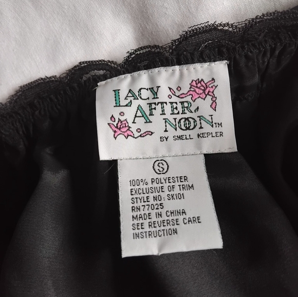 Unworn lace lingerie - Picture 15 of 16